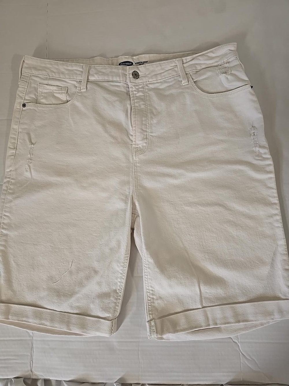 Old Navy White Women's Bermuda Shorts
